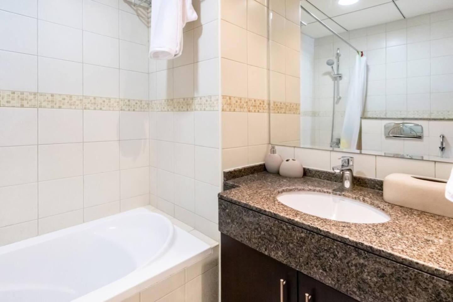Luxurious 1 Bedroom Apartment In The Dubai Marina! Exterior foto