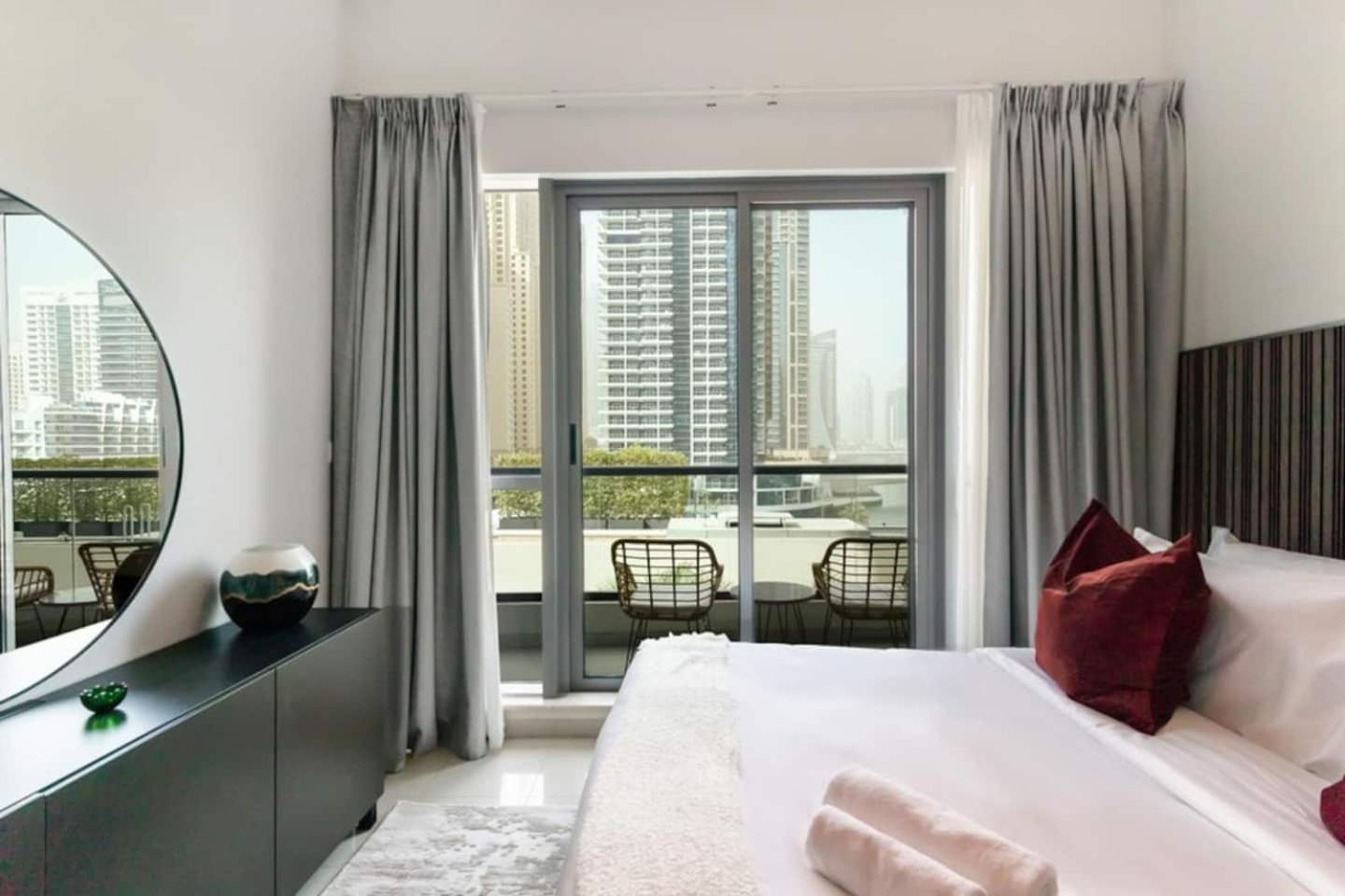 Luxurious 1 Bedroom Apartment In The Dubai Marina! Exterior foto